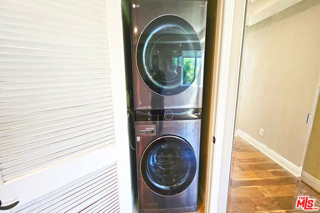 4220 Fair Avenue, North Hollywood CA: https://media.crmls.org/mediaz/deb6b849-ec34-48c3-976a-e836dceeb164.jpg
