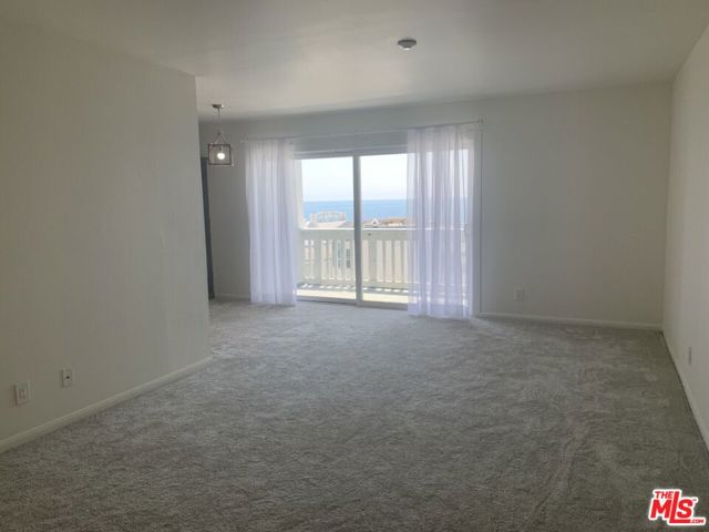 620 The village, Redondo Beach, California 90277, 2 Bedrooms Bedrooms, ,2 BathroomsBathrooms,Residential,Sold,The village,22183607