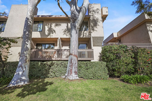 15207 Magnolia Boulevard, 116 photo 27