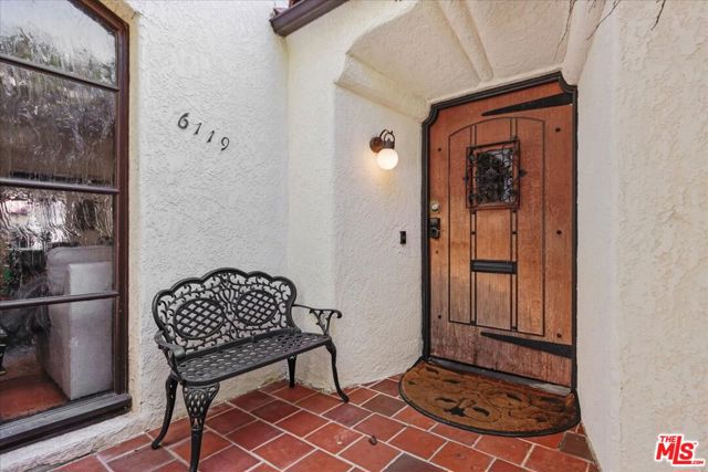 6119 Del Valle Drive, Los Angeles CA: https://media.crmls.org/mediaz/deb7ed77-3512-4359-84e6-49955aeb1e56.jpg