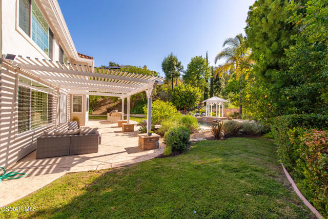 2445 Ranchgrove Drive, Westlake Village CA: https://media.crmls.org/mediaz/deb7fe9e-7383-4490-ad8e-1840281e5587.jpg