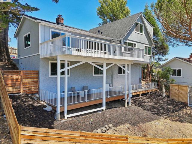 1218 Lattie Ln, Mill Valley CA: https://media.crmls.org/mediaz/deb87d2d-0fb9-4c3d-89e1-a8493cd2109a.jpg