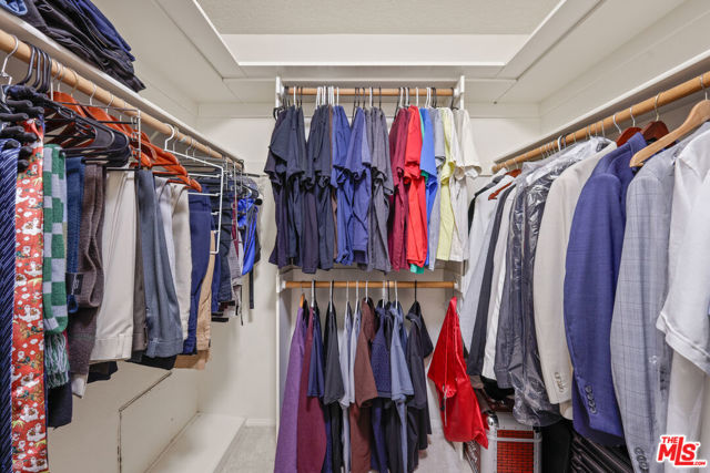 12119 Falcon Crest Way, Porter Ranch CA: https://media.crmls.org/mediaz/deb890c4-6120-4633-a89a-c938e3297f54.jpg