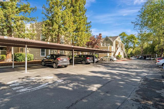 275 Reflections Dr, San Ramon CA: https://media.crmls.org/mediaz/deb8b0e3-a253-4ddf-829c-4dd4243eafa3.jpg