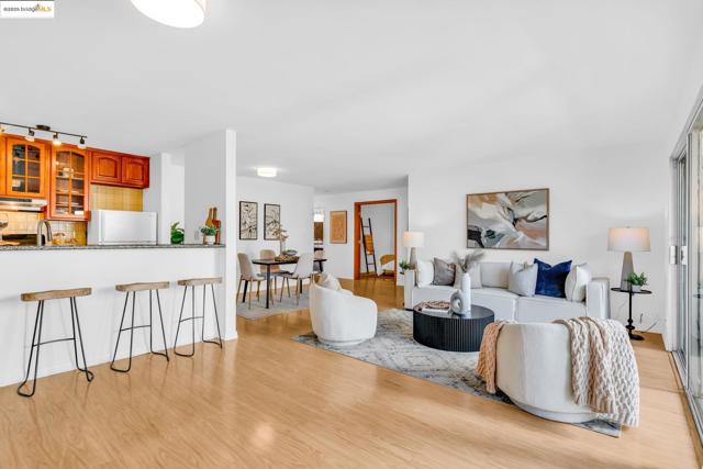 288 Whitmore St, Oakland CA: https://media.crmls.org/mediaz/deb943de-3b34-49bd-bb80-7608b0d639e5.jpg