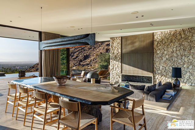 2215 Vista Distancia Court, Palm Springs, CA 92262