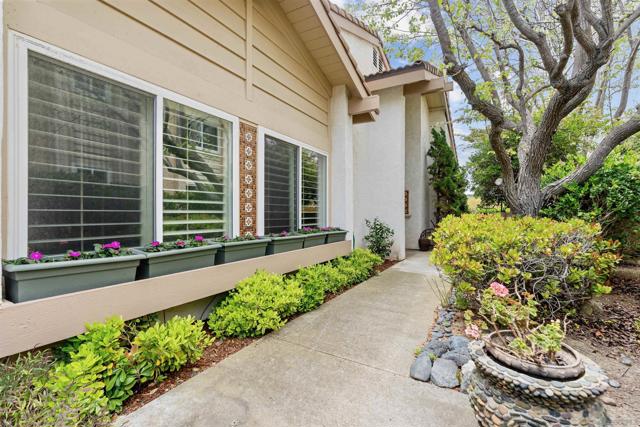 1608 Caminito Asterisco, La Jolla CA: https://media.crmls.org/mediaz/deb984c6-1edb-45cc-b6af-afd4fa993e51.jpg