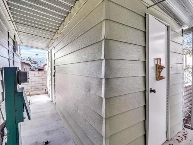 38525 Desert Greens E Drive, Palm Desert CA: https://media.crmls.org/mediaz/deb9aa71-2cb5-4746-9273-4ffe6318d3e6.jpg