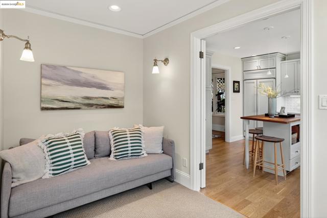 1145 Mandana Blvd, Oakland CA: https://media.crmls.org/mediaz/deb9f3ae-d67f-4c87-8295-dad80dcf99ef.jpg