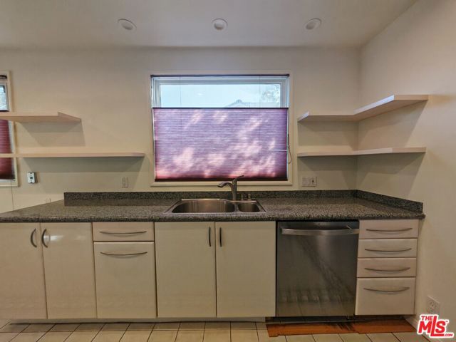 1107 Alfred, Los Angeles CA: https://media.crmls.org/mediaz/deb9f6b8-cf4b-4016-ab60-65ee9484eb49.jpg