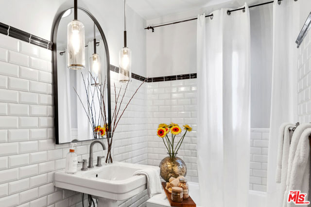 2276 La Granada Drive, Los Angeles CA: https://media.crmls.org/mediaz/deba178b-e650-48ed-8ecf-1d5281f045cb.jpg