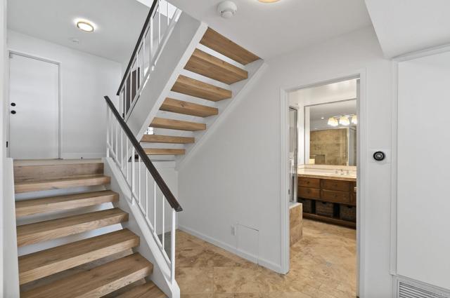 13208 Caminito Mar Villa, Del Mar CA: https://media.crmls.org/mediaz/deba1fb4-281b-4b3c-817e-3ee470c68935.jpg