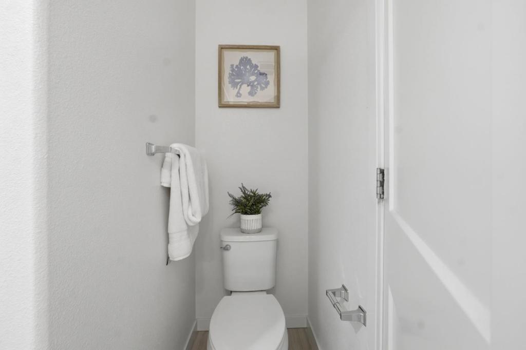 https://media.crmls.org/mediaz/deba5068-34b8-4810-894d-395fcd5b82b4.jpg?preset=X-Large
