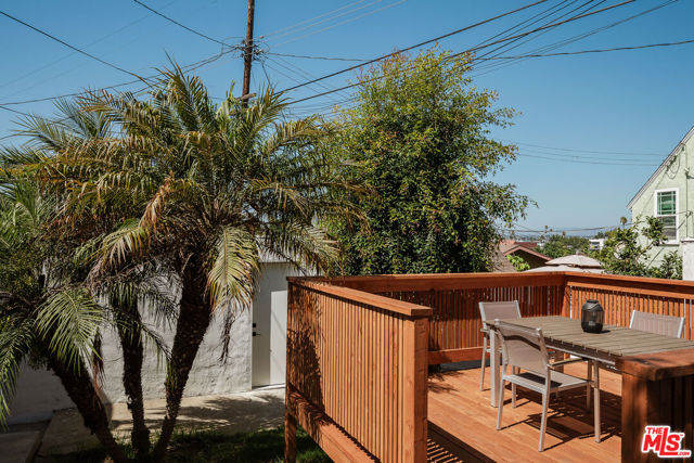 2353 Lucerne Avenue, Los Angeles CA: https://media.crmls.org/mediaz/deba7cd9-099b-49c5-bcc8-c5aafd664599.jpg