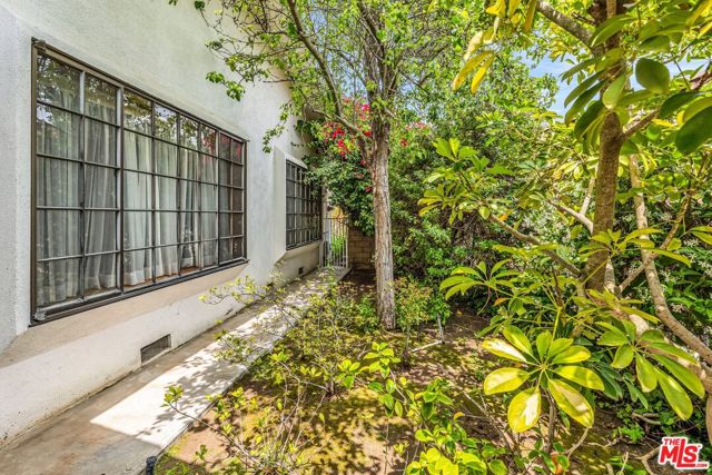 Drew Fenton | 16560 Park Lane Circle Los Angeles CA | MLS: 7286867