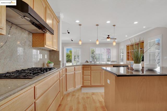 517 Marianna PL, Rio Vista CA: https://media.crmls.org/mediaz/debada7e-6eb1-4370-a70c-684b523cc8da.jpg