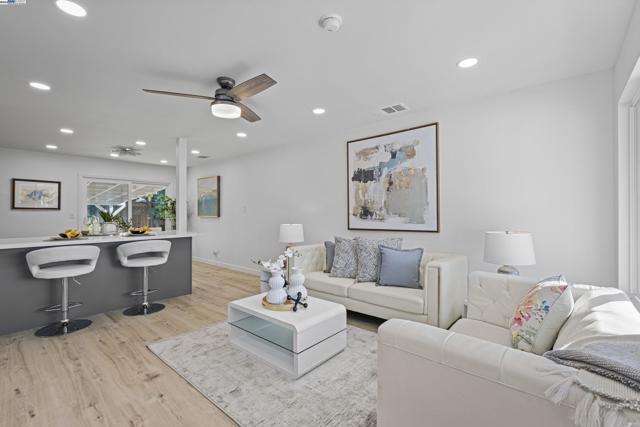 4564 Piper St, Fremont CA: https://media.crmls.org/mediaz/debafc8b-6177-4991-9d5f-96bc268375cf.jpg