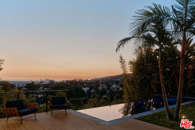 2250 El Contento Drive, Los Angeles CA: https://media.crmls.org/mediaz/debb20ff-89c9-4d7b-96e6-d327fef83254.jpg
