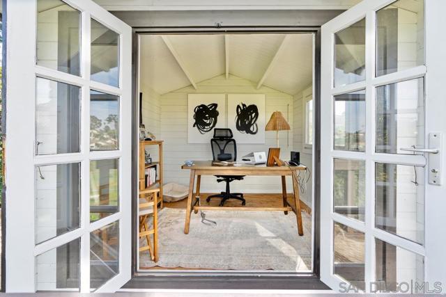 350 Punta Baja Dr, Solana Beach CA: https://media.crmls.org/mediaz/debb4bc0-e120-4add-bbdc-b4c7da5c52dc.jpg