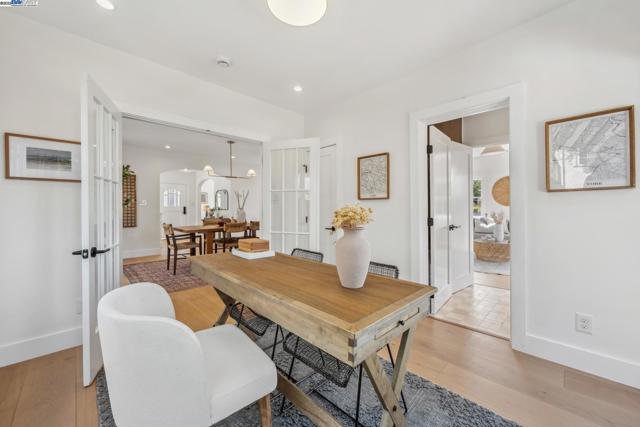 1129 WELLINGTON STREET, Oakland CA: https://media.crmls.org/mediaz/debc34c5-c7a4-413f-bd7b-bb33bb59fec3.jpg