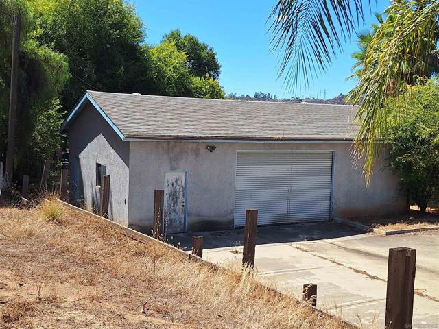 11535 Rocky Ln, Lakeside CA: https://media.crmls.org/mediaz/debc5d11-af7e-42bf-904b-eee8fa9b7930.jpg