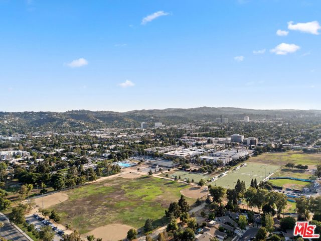 14050 Magnolia Boulevard, Sherman Oaks CA: https://media.crmls.org/mediaz/debd3804-2602-4b66-b032-5e7da1fbcacc.jpg