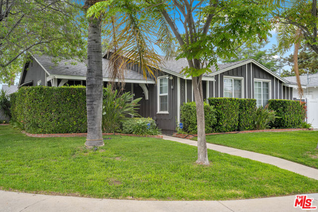 12423 Martha Street, Valley Village CA: https://media.crmls.org/mediaz/debd6505-ab8e-4fcc-a317-44aeae93afa8.jpg