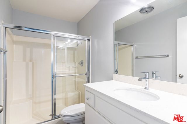 3763 S Bentley Avenue, Los Angeles CA: https://media.crmls.org/mediaz/debd822d-eaf3-44c8-9f84-f449579fabb3.jpg