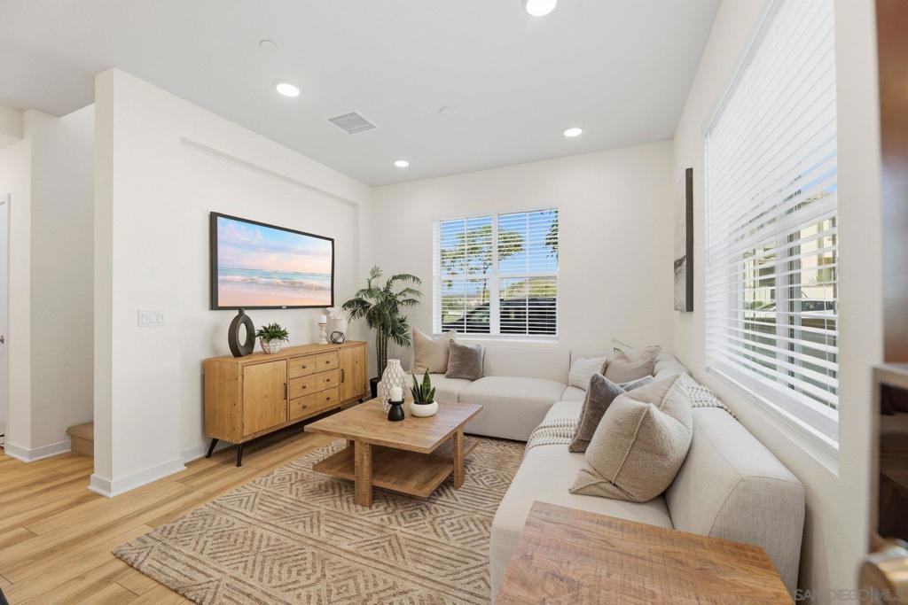 827 Blackstone - photo 8