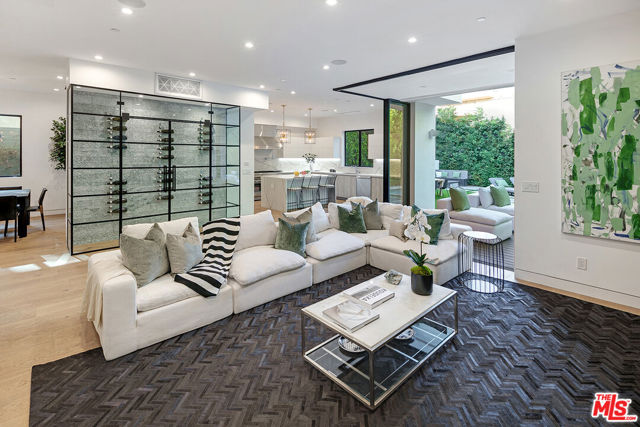 14555 Greenleaf Street photo 4