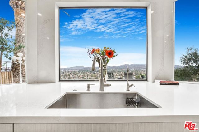 3485 Ridgeford Drive, Westlake Village CA: https://media.crmls.org/mediaz/debee6c0-19b9-4fd2-803f-a480d67c5b3c.jpg