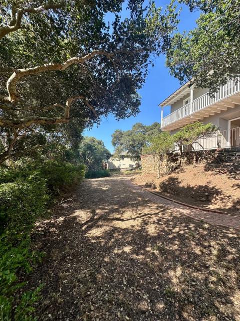 1920 Oak Knoll Drive, Belmont CA: https://media.crmls.org/mediaz/debef055-95ea-47a8-938f-f2131fb0a797.jpg