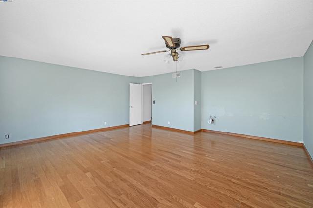 3608 Siskiyou Ct, Hayward CA: https://media.crmls.org/mediaz/debf17a8-6f6f-4a1a-b4c3-28d51bdad53f.jpg