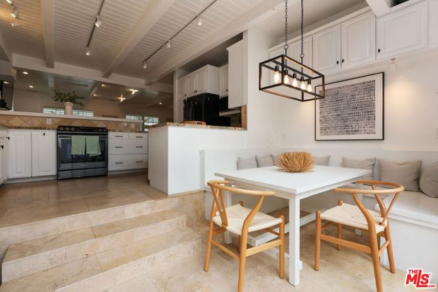 3011 Clune Avenue, Venice CA: https://media.crmls.org/mediaz/debf17fb-a09e-434d-b136-8f03af623842.jpg