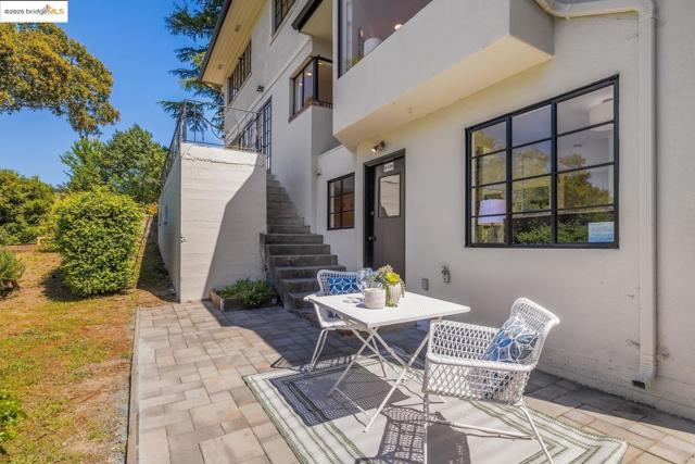 1127 Hillview RD, Berkeley CA: https://media.crmls.org/mediaz/debf96ff-594e-4796-95e3-b4680495905b.jpg
