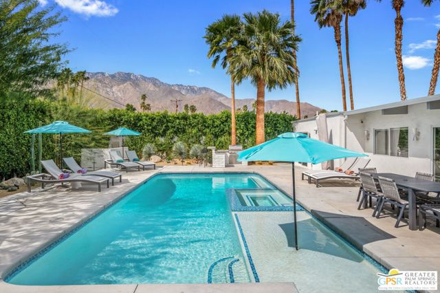 1155 E Paseo El Mirador, Palm Springs CA: https://media.crmls.org/mediaz/debfaa26-546a-4a5c-9b45-20cd10d983da.jpg