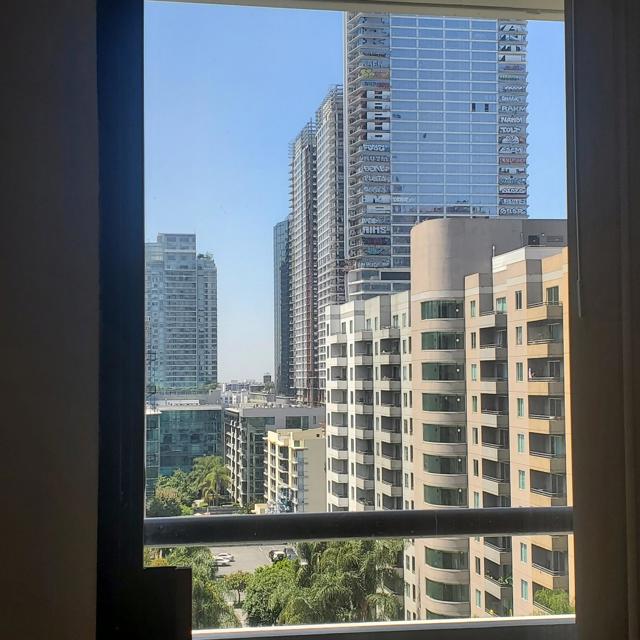 600 W 9th Street, Los Angeles CA: https://media.crmls.org/mediaz/debfbb87-8867-4c07-badc-384c37453341.jpg