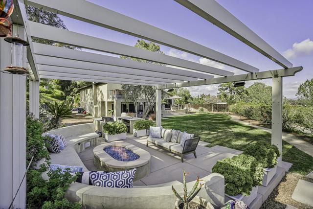 12902 Biscayne Cove, Del Mar CA: https://media.crmls.org/mediaz/dec22c26-9105-40f3-8401-aa1ee58cf420.jpg