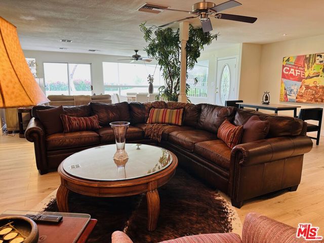425 S Paseo Laredo, Cathedral City CA: https://media.crmls.org/mediaz/dec258ef-c6a8-422d-9ddb-41f23e1270b6.jpg