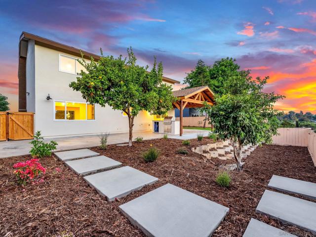 9401 Broadmoor Pl, La Mesa CA: https://media.crmls.org/mediaz/dec25ca2-6e80-4c98-9a48-c926e282d168.jpg
