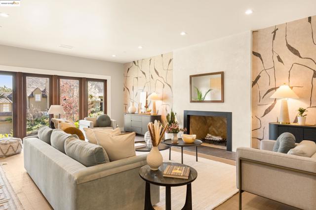 30 Lincolnshire Dr, Oakland CA: https://media.crmls.org/mediaz/dec2c9be-98fd-4e7b-8278-7522671f8fc3.jpg