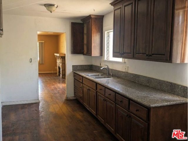 6307 Mayflower Avenue, Bell CA: https://media.crmls.org/mediaz/dec2cca0-7620-486c-bc84-26a96658e391.jpg
