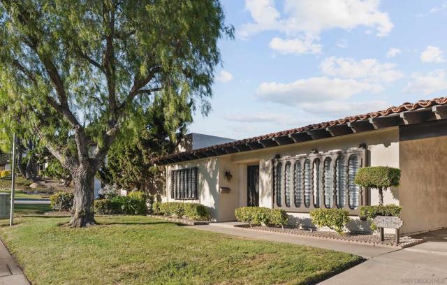 17031 Bernardo Center Dr, San Diego CA: https://media.crmls.org/mediaz/dec2d7df-af51-4893-bfd6-3414bd69e8f5.jpg