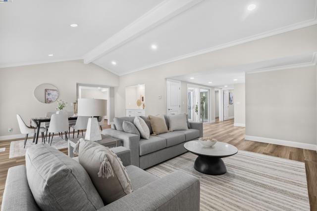553 Saint George Rd, Danville CA: https://media.crmls.org/mediaz/dec32203-a6f8-4bb5-94b5-58b1b7ffa29a.jpg