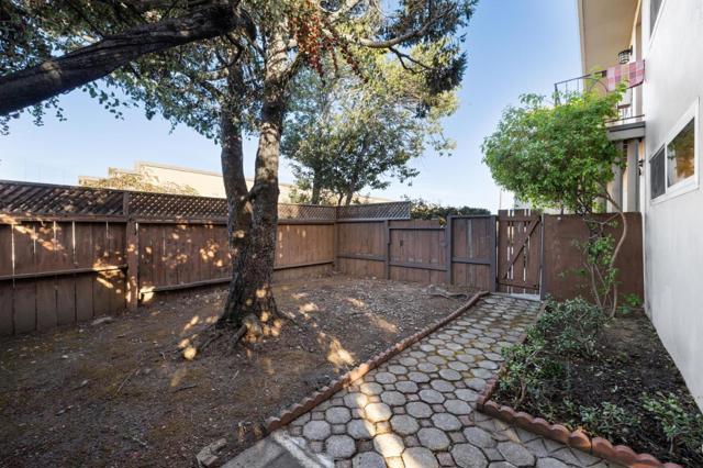 900 Toyon Drive, Burlingame CA: https://media.crmls.org/mediaz/dec3400c-999d-4f32-8042-8a0cffaf6678.jpg