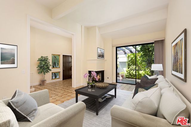 1476 Palisades Drive, Pacific Palisades CA: https://media.crmls.org/mediaz/dec49174-5827-4379-a991-285826134ad9.jpg