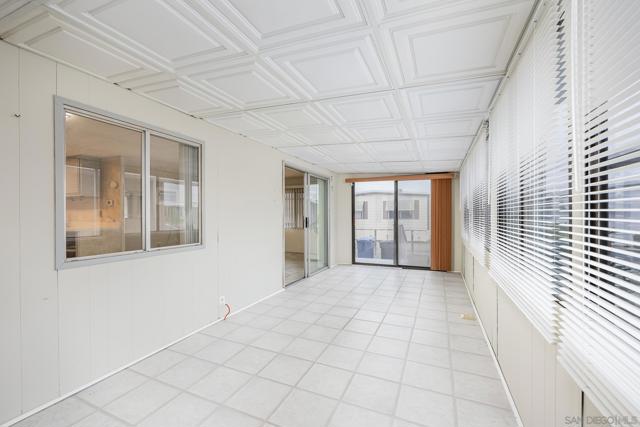 2950 Iris Ave, San Diego CA: https://media.crmls.org/mediaz/dec515a9-2628-4e85-9ffc-ccccd6dbfc14.jpg