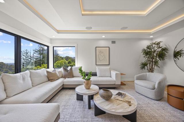 1095 Macadamia Drive, Hillsborough CA: https://media.crmls.org/mediaz/dec57920-282f-456f-b0f4-bedc560ee9c2.jpg