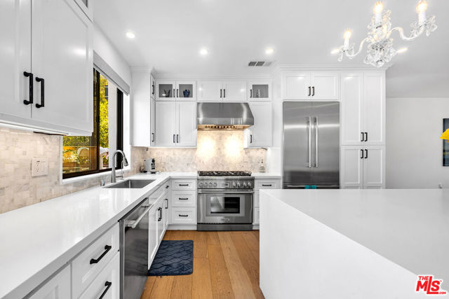 4841 Minden Place, Los Angeles CA: https://media.crmls.org/mediaz/dec58df1-dac7-4052-9781-cd31e2593082.jpg