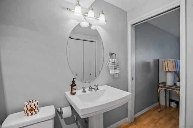 1623 Glorietta Blvd, Coronado CA: https://media.crmls.org/mediaz/dec5978e-e882-4f57-bdb9-2106ac84f857.jpg